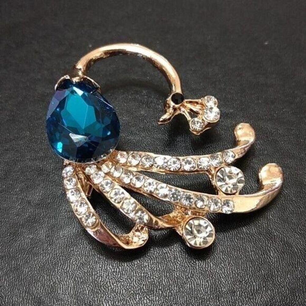 Gold tone peacock brooch blue rhinestone - Picture 3 of 8